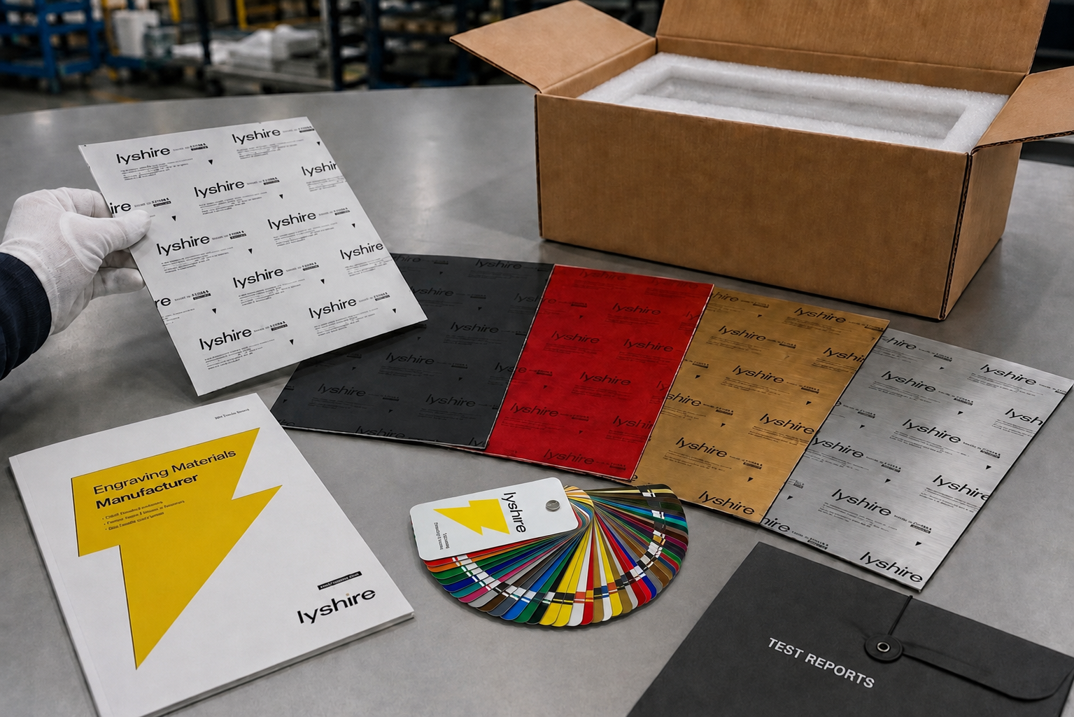 Können professionelle Käufer kostenlose Gravur-Kunststoffmuster von LYSHIRE erhalten?